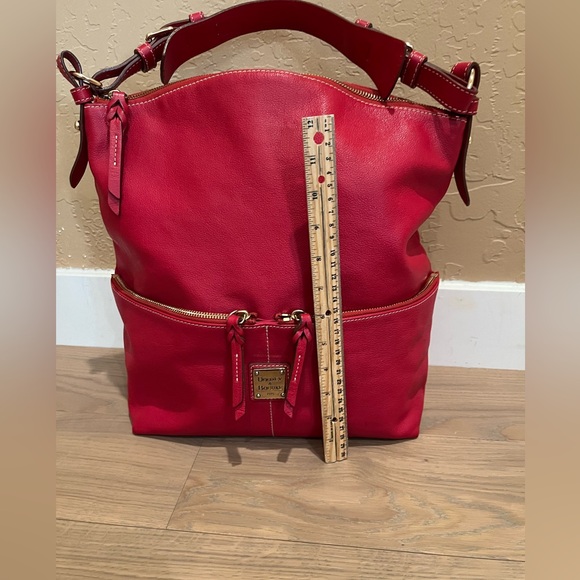 GUC~Dooney & Bourke Red Leather, Quiet Luxury, Large Shoulder bag/Tote/ Handbag - Picture 13 of 13